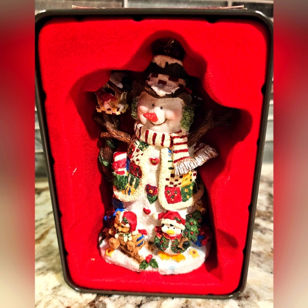 Grandeur Noel SNOWMAN Christmas TREE ORNAMENT w Decor Tin box